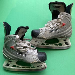 Bauer Vapor XVI Hockey Skates | Junior 3.5 | Regular