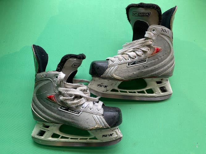 Used Junior Bauer Vapor XVI Hockey Skates Regular Width Size 3.5