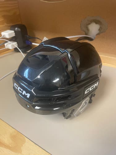 New Medium CCM  tacks 720 Helmet