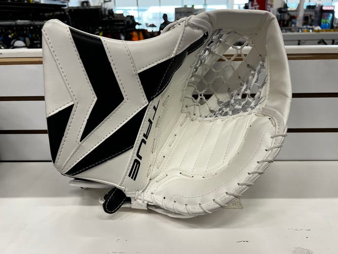 New True Catalyst 9X3 Senior Glove/Blocker Set Regular