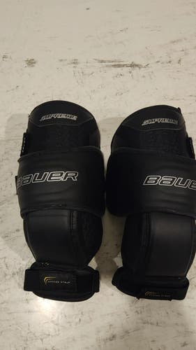 Bauer Supreme knee pads