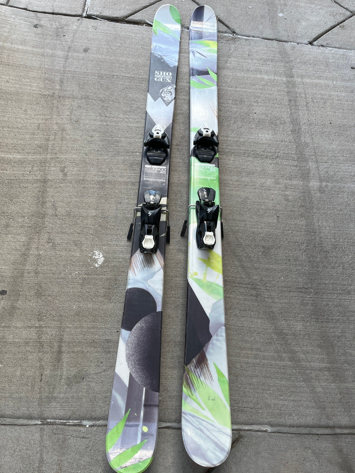 Used Men's Salomon Shogun 182 cm Powder Skis With Z10 Bindings