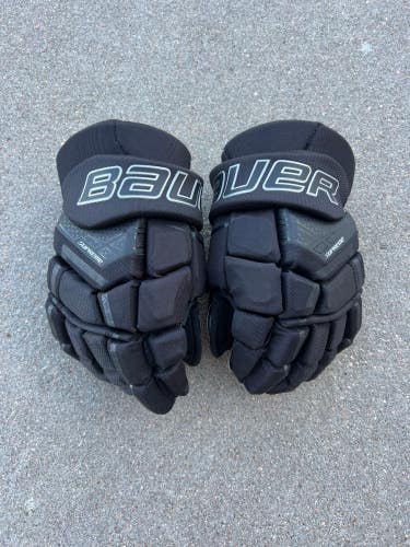 Used Junior Bauer Supreme 3s Gloves 12"