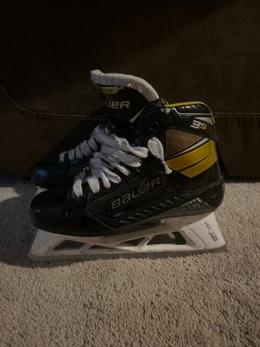 Used Junior Bauer Extra Wide Width  7 Supreme 3S pro Hockey Goalie Skates