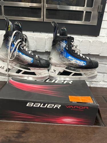 Used Senior Bauer Regular Width  8 Vapor Hyperlite 2 Hockey Skates