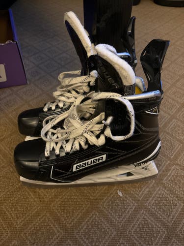 Lightly Used Bauer 9 EE Supreme 1S Hockey Skates