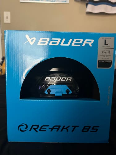 New Large Bauer  Re-Akt 85 Helmet