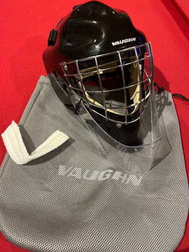 Vaughn VM7700 senior goalie mask