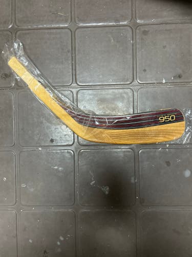 New Sher-Wood Right Handed Stick Wood Blade Mid Pattern