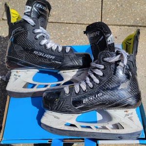 Used Intermediate Bauer Supreme Ignite Pro+ Hockey Skates Regular Width Size 4