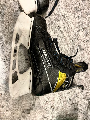 Used Intermediate Bauer  Size 5.5  Fit 3 Supreme UltraSonic Hockey Skates