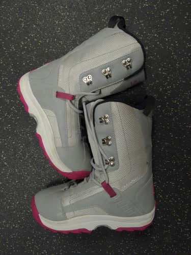 Used Snowboard Boots Senior 5 Snowboard Womens Boots