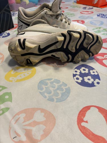 Nike cleats Size 2.5