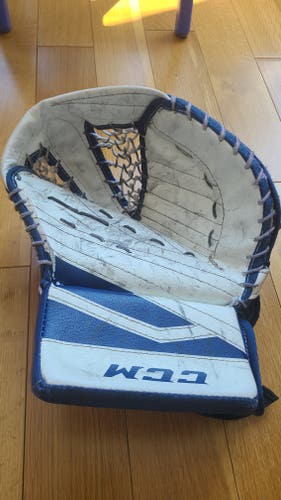 Used CCM Extreme Flex II 760 Regular Junior Goalie Glove