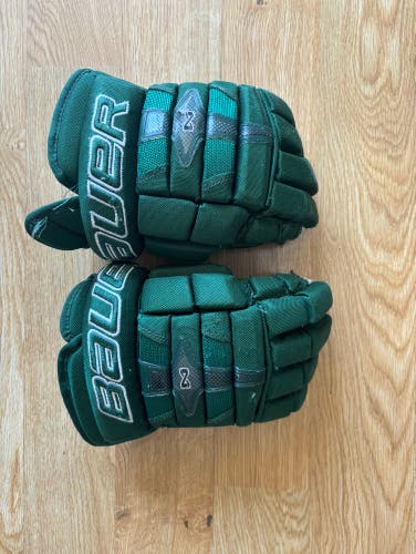 Bauer Nexus N9000 Hockey Player Gloves
