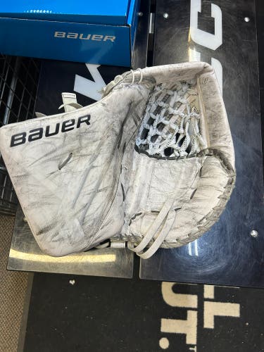 Bauer Hyperlite Goal Glove Sr Reg Hand