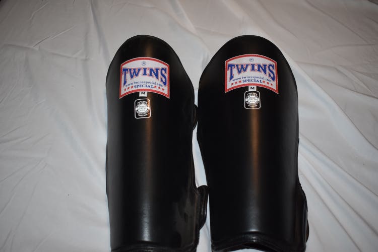 Twins Special Muay Thai Heavy Duty Shin and Instep Guard, Black, Medium - Top Condition!