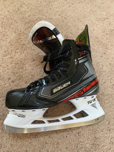 Used Bauer Regular Width  7 Vapor X2.9 Hockey Skates