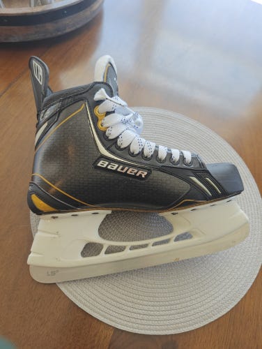 Hockey Skates-Bauer NXG Total one size 10