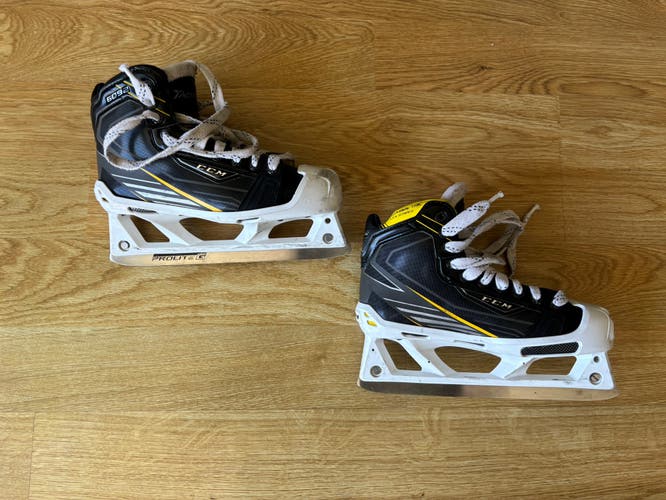 Used Intermediate CCM Regular Width  Size 5.5 Tacks 6092 Hockey Skates
