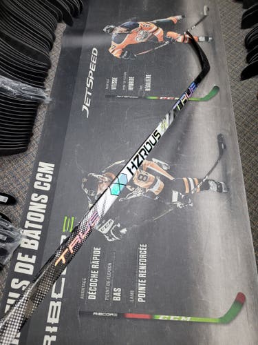 P28M | 80 Flex NEW! Senior True Hzrdus PX Right Handed Hockey Stick P28M Pro Stock