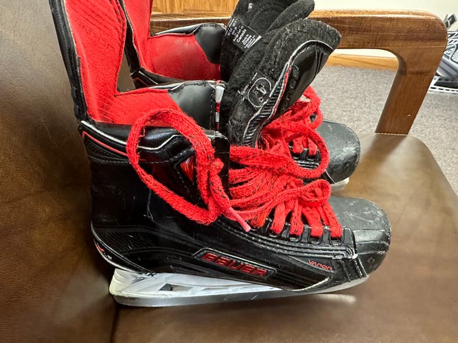Used Junior Bauer Regular Width Size 4.5 Vapor 1X Hockey Skates