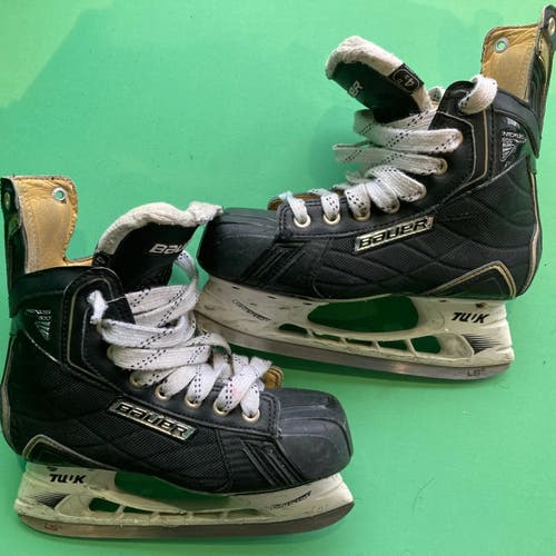 Used Junior Bauer Nexus 800 Hockey Skates Regular Width Size 4.5