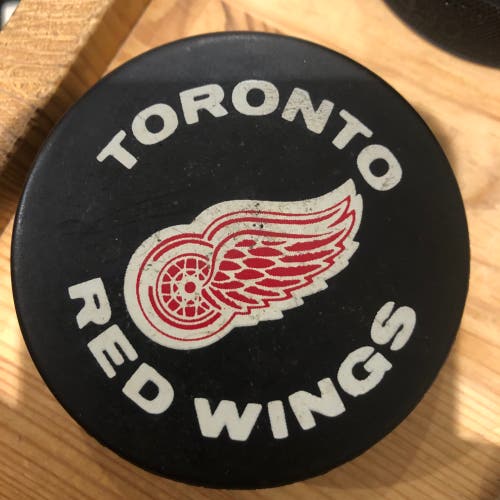 Toronto Red Wings puck (OHA)