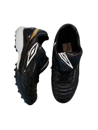 Used Umbro Diamondback Senior 9 Indoor Soccer Turf Shoes