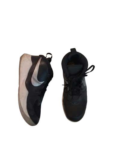 Used Nike Senior 5 Basketball Shoes