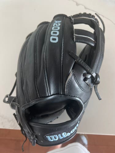 Used  Infield 11.75" A2000 Baseball Glove