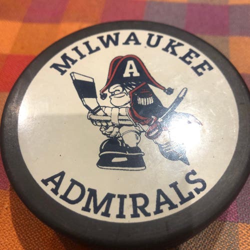 Milwaukee Admirals puck (IHL)