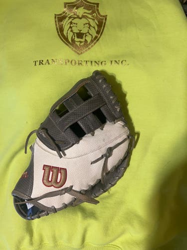 Wilson A2000 12.50 1st base Softball/ Baseball Glove