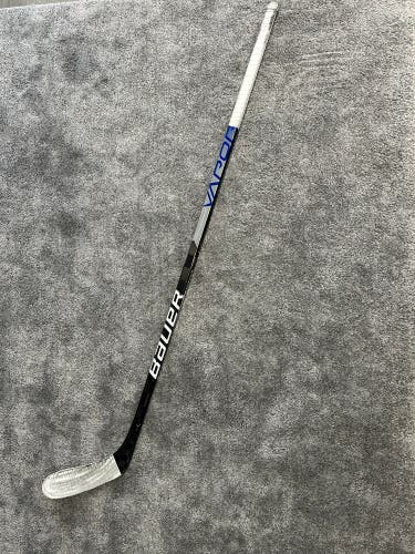 Used Senior Bauer Right Handed P28M Pro Stock Vapor Hyperlite Hockey Stick