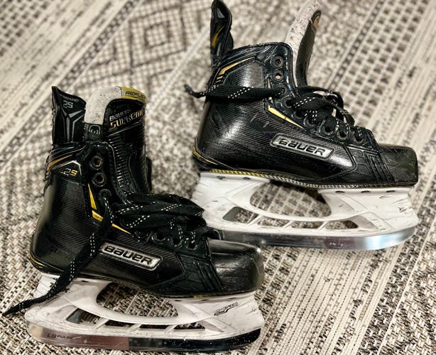 Used Junior Bauer Regular Width Size 3 Supreme 2S Hockey Skates