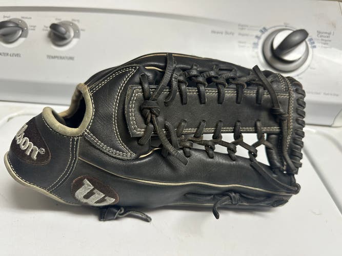 Used Wilson a2000 kp92 12.5 Baseball Glove