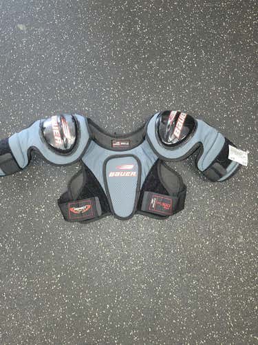 Used Bauer Impact Sp 300 Md Hockey Shoulder Pads