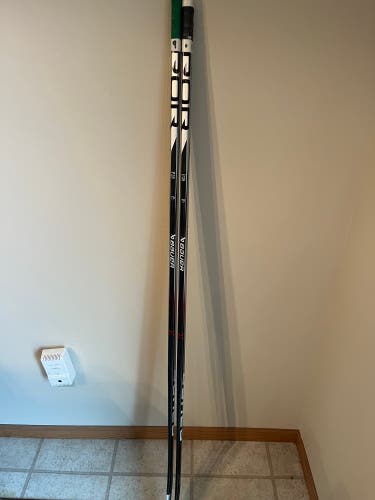 Used Bauer Right Handed P28 Vapor Team Hockey Stick