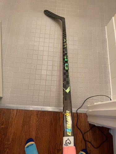 New Intermediate Bauer Left Hand P28  Ag5nt Hockey Stick