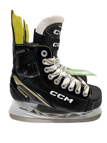 Used Ccm Tacks As-560 Junior Ice Hockey Skates Size 2 D