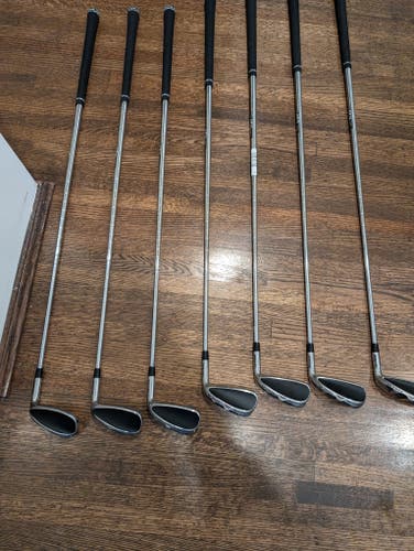 Barely Used Men's Cleveland Launcher XL Halo Right Handed Iron Set Regular Flex Steel Shaft