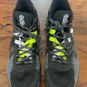 Nike Men’s Kyrie Flytrap basketball shoes