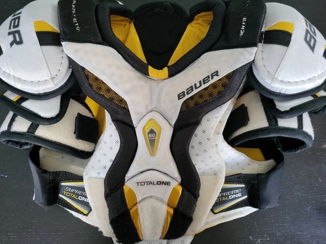 Used Small Junior Bauer Supreme Total One Shoulder Pads
