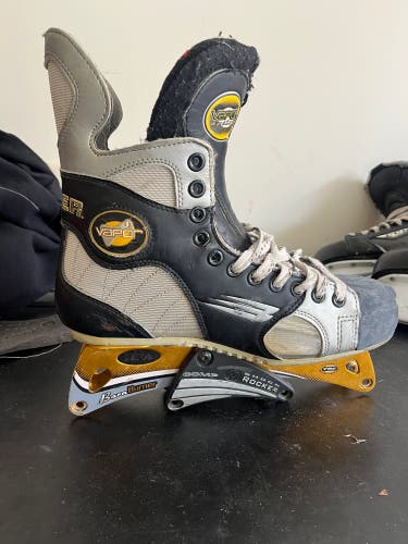 Used Bauer 9 Hockey Skates