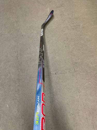 New Intermediate Bauer Right Handed P28 Vapor Hyperlite Hockey Stick