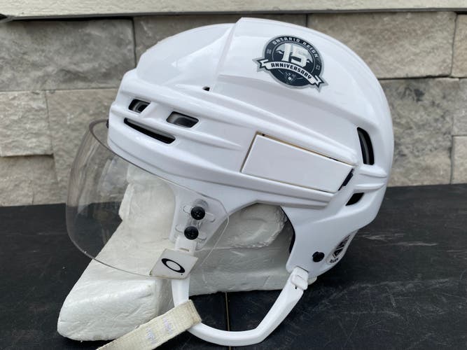 CCM Tacks 910 Pro Stock Hockey Helmet Oakley Visor Combo Medium White 3639