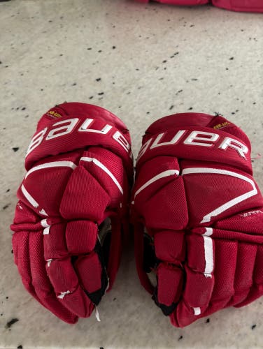 Used  Bauer 12" Vapor Hyperlite Gloves