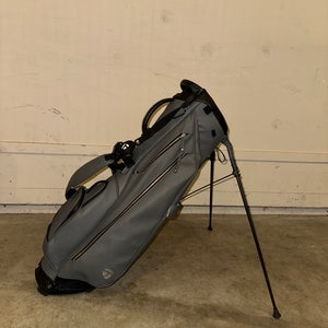 Used TaylorMade Vessel Lite Lux Golf Bag - Gray (PRICE NEGOTIABLE)