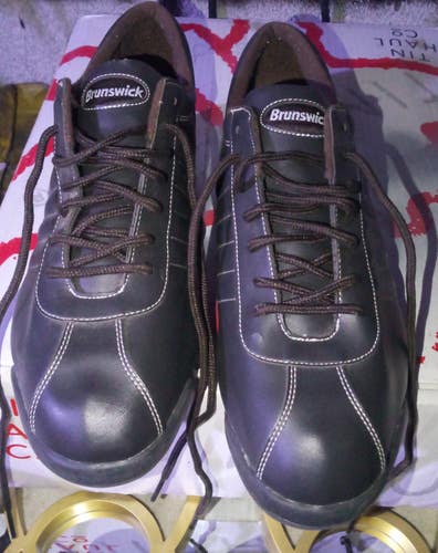 Brunswick men's size 11 bowling shoe
