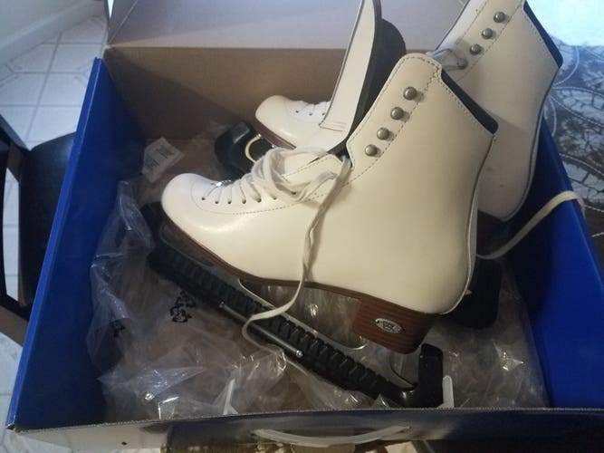 Used Riedell Figure Skates Adult 5.5, Wide